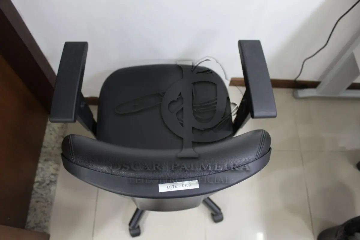 LOTE 0109 - MÓVEL DE ESCRITÓRIO