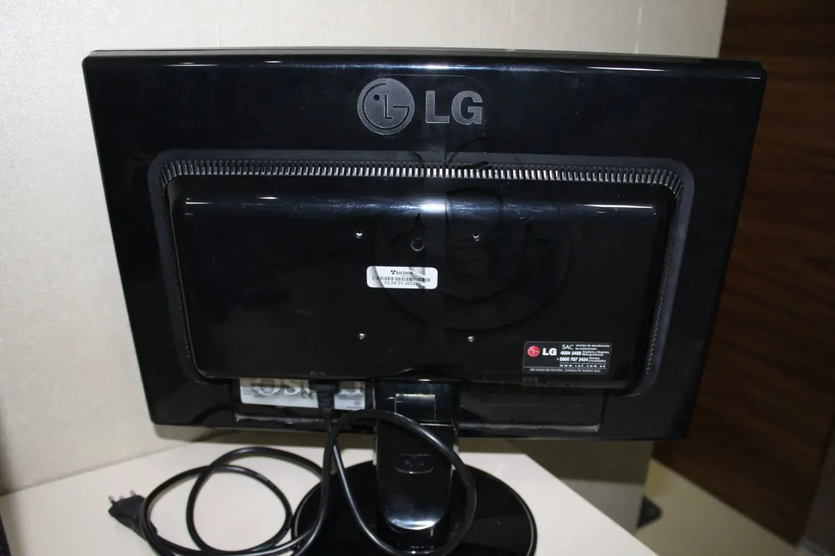 LOTE 019 - CONJUNTO MONITORES