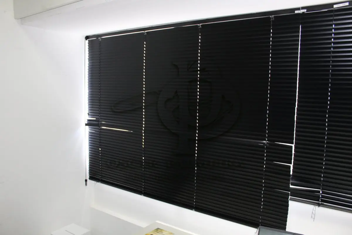 LOTE 0244 - PERSIANA