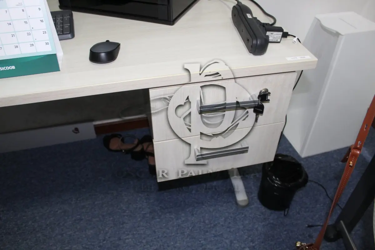 LOTE 0242 - MÓVEL DE ESCRITÓRIO