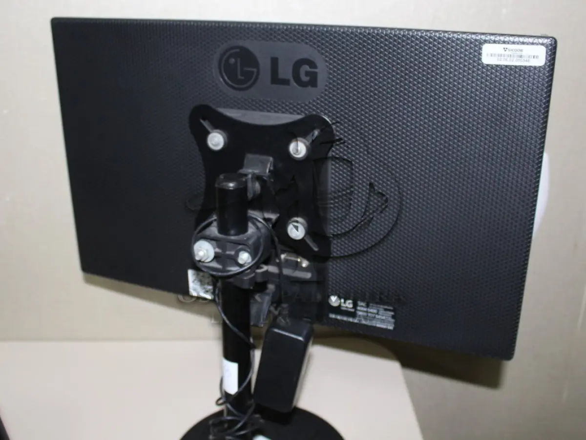 LOTE 003 - CONJUNTO MONITORES