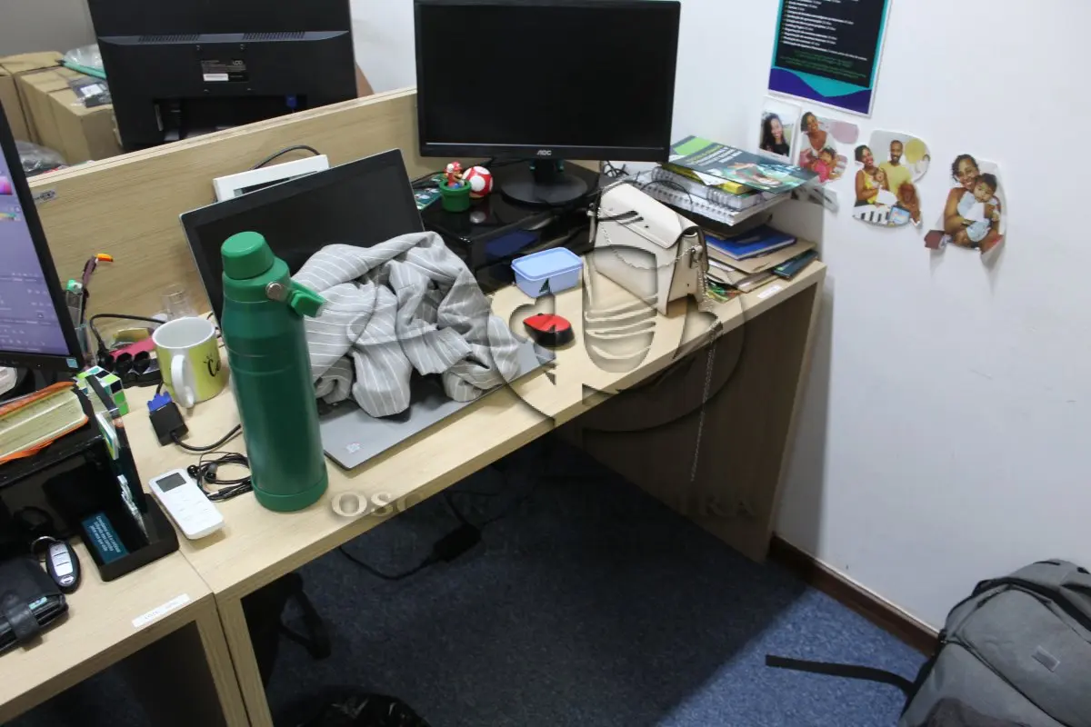 LOTE 0252 - MÓVEL DE ESCRITÓRIO