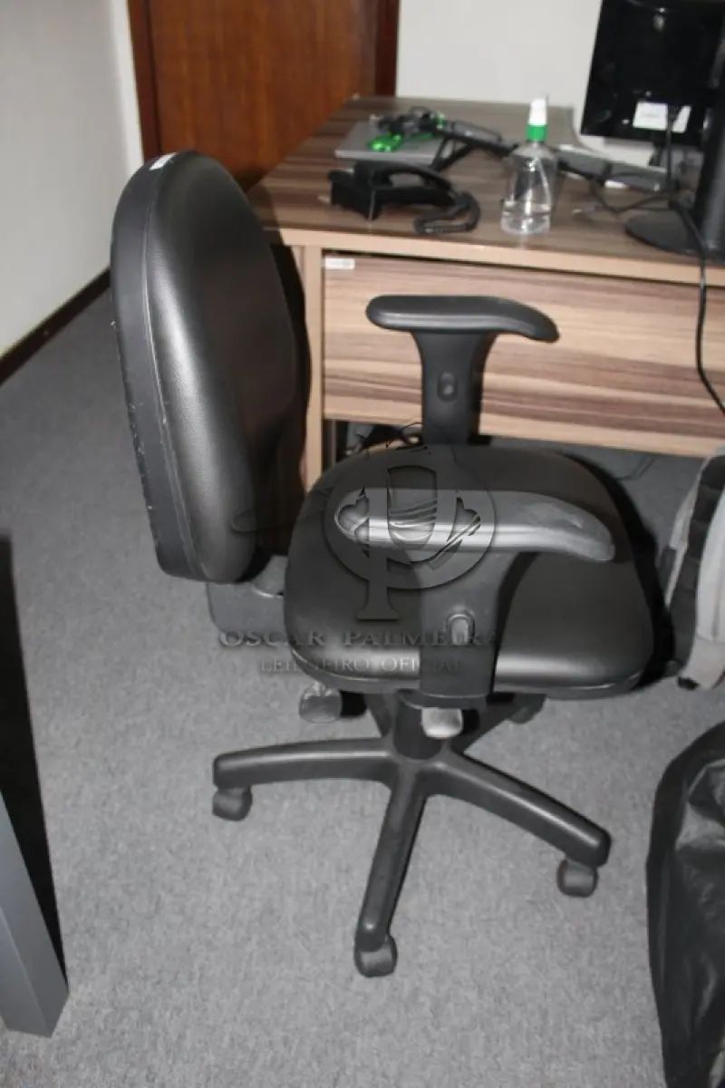 LOTE 0017 - MÓVEL DE ESCRITÓRIO