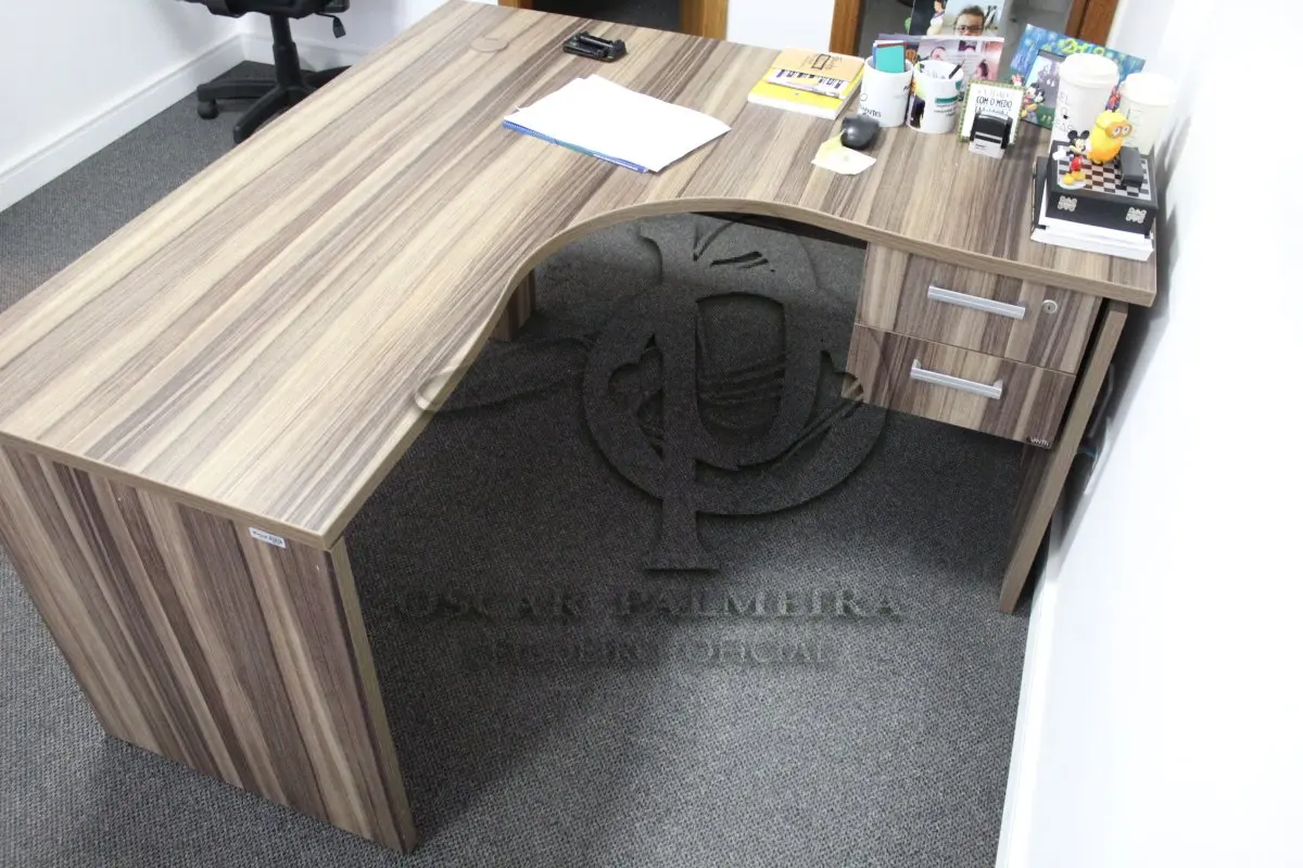 LOTE 0126 - MÓVEL DE ESCRITÓRIO