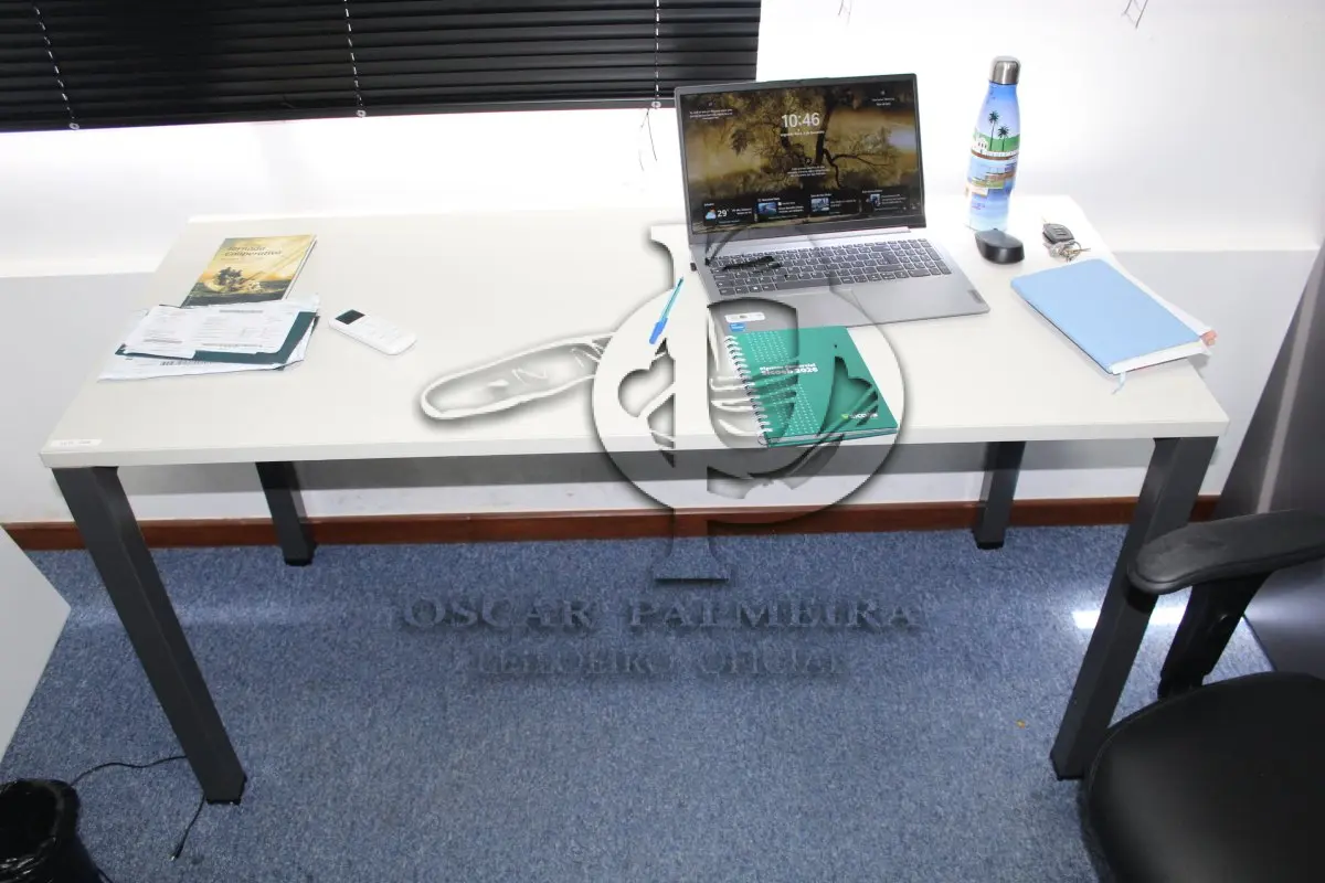 LOTE 0239 - MÓVEL DE ESCRITÓRIO