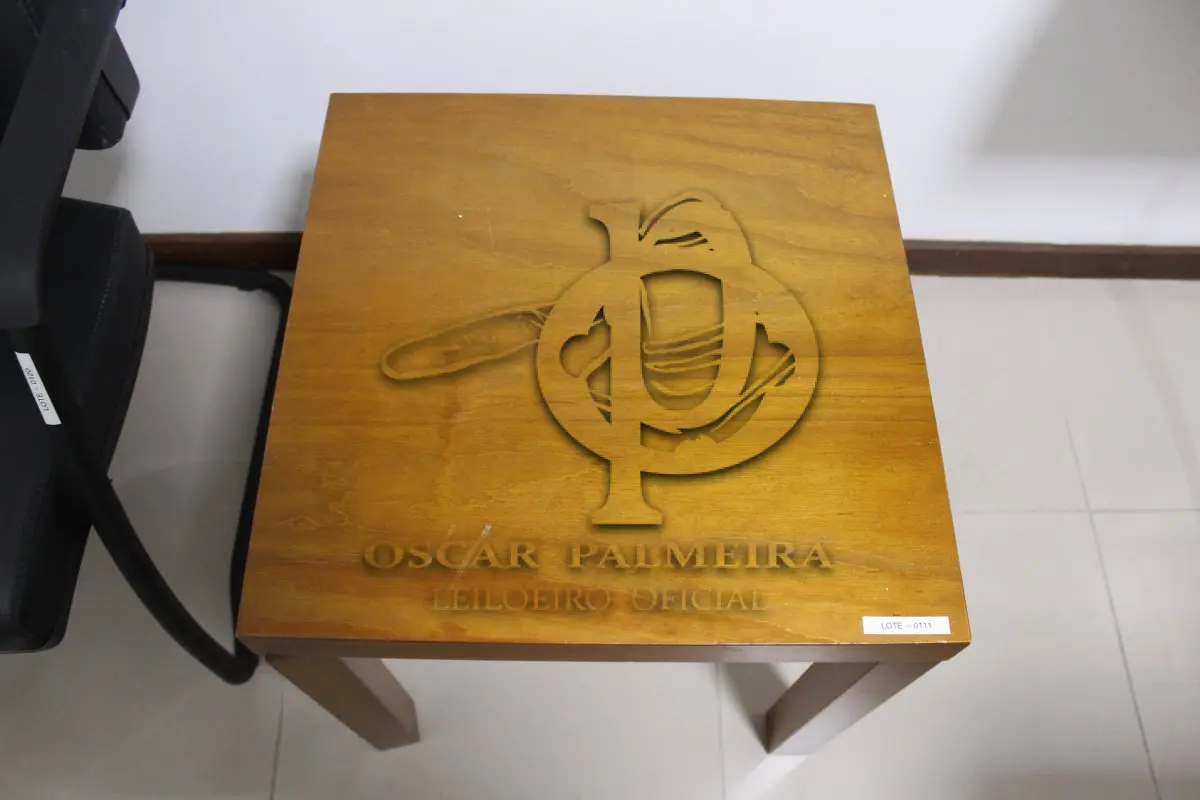 LOTE 0111 - MÓVEL DE ESCRITÓRIO