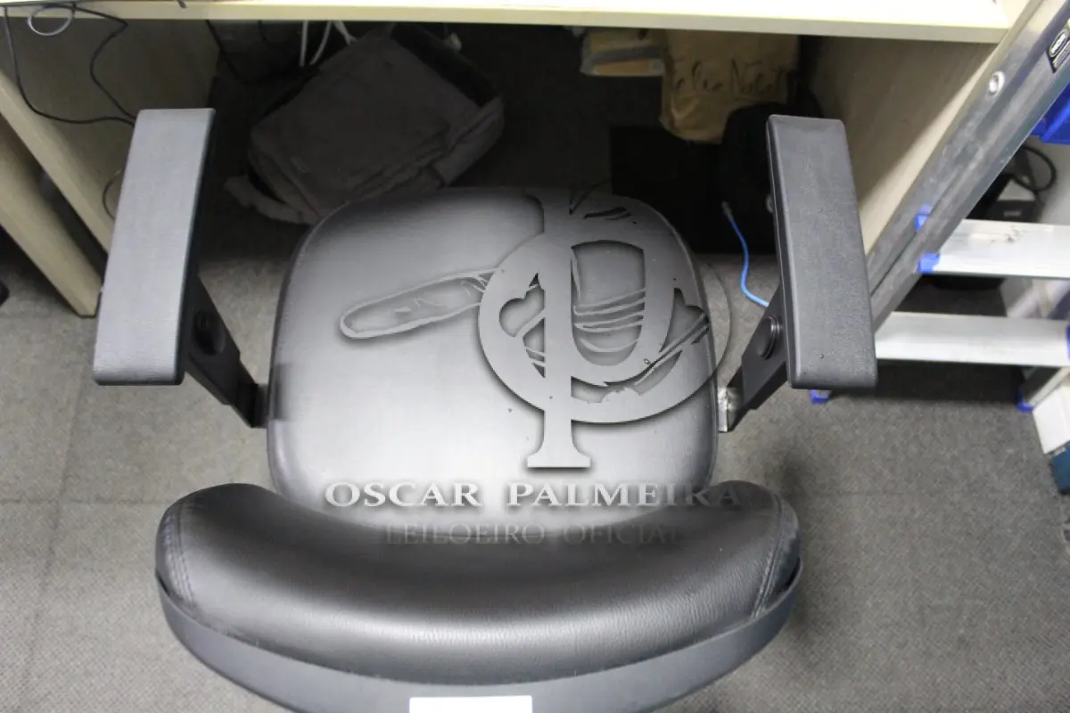 LOTE 0084 - MÓVEL DE ESCRITÓRIO