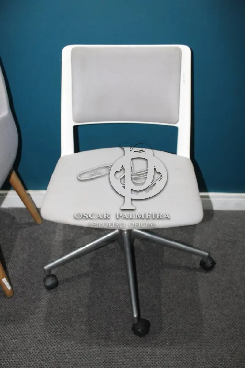 LOTE 0046 - MÓVEL DE ESCRITÓRIO