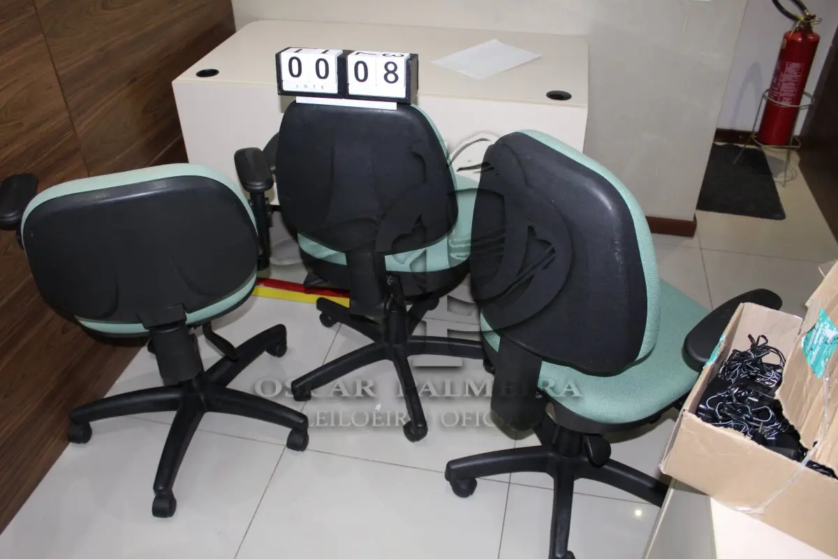 LOTE 008 - CONJ. CADEIRAS