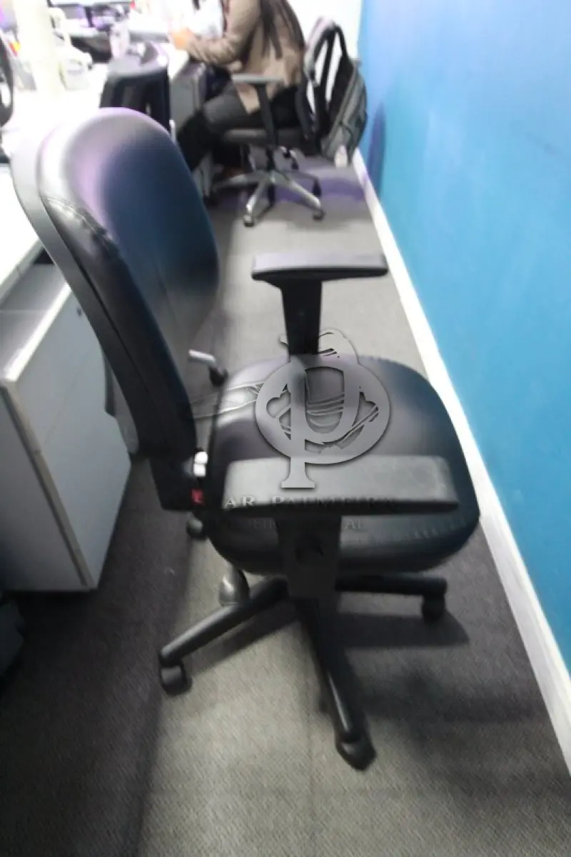 LOTE 0180 - MÓVEL DE ESCRITÓRIO