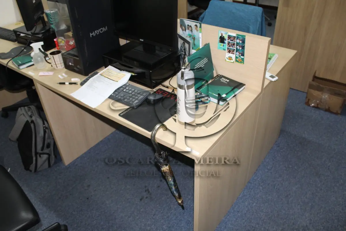 LOTE 0229 - MÓVEL DE ESCRITÓRIO