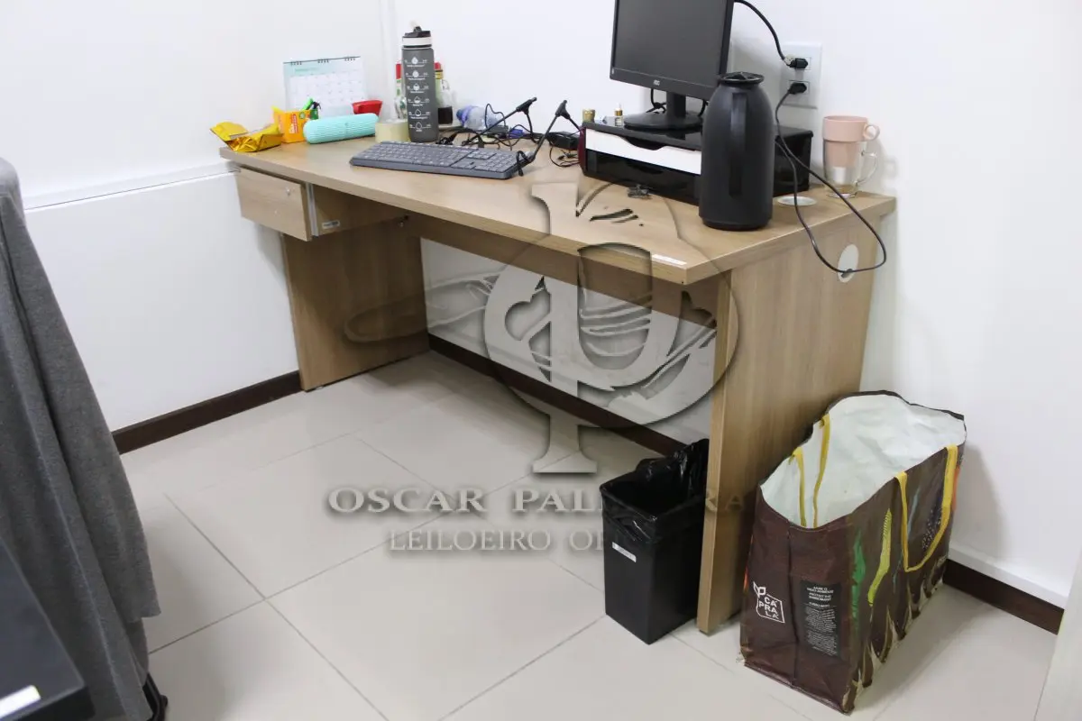 LOTE 0112 - MÓVEL DE ESCRITÓRIO