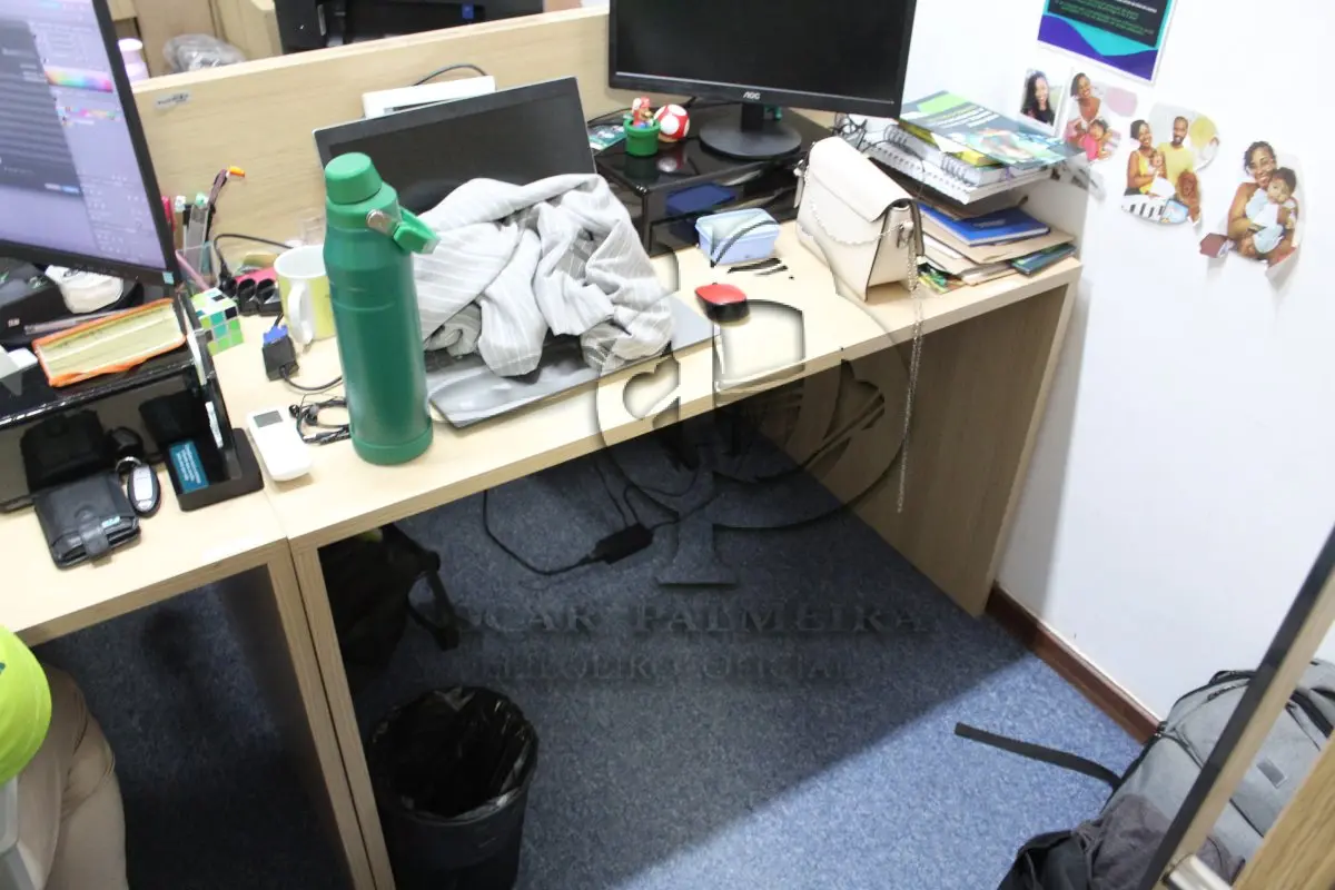 LOTE 0252 - MÓVEL DE ESCRITÓRIO