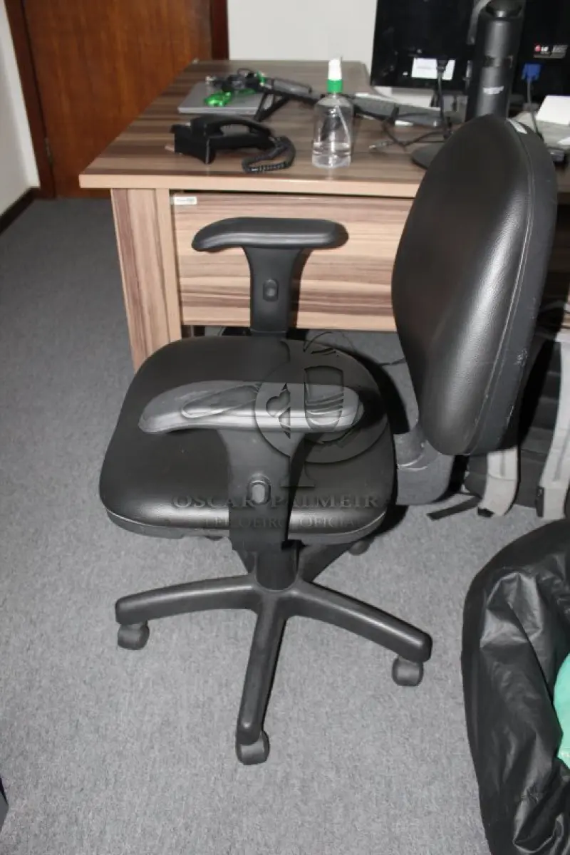 LOTE 0017 - MÓVEL DE ESCRITÓRIO