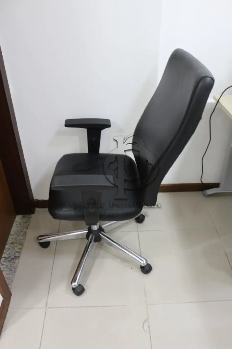 LOTE 0108 - MÓVEL DE ESCRITÓRIO