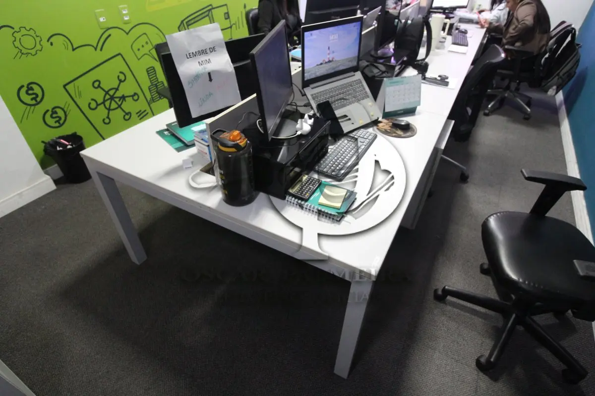 LOTE 0179 - MÓVEL DE ESCRITÓRIO