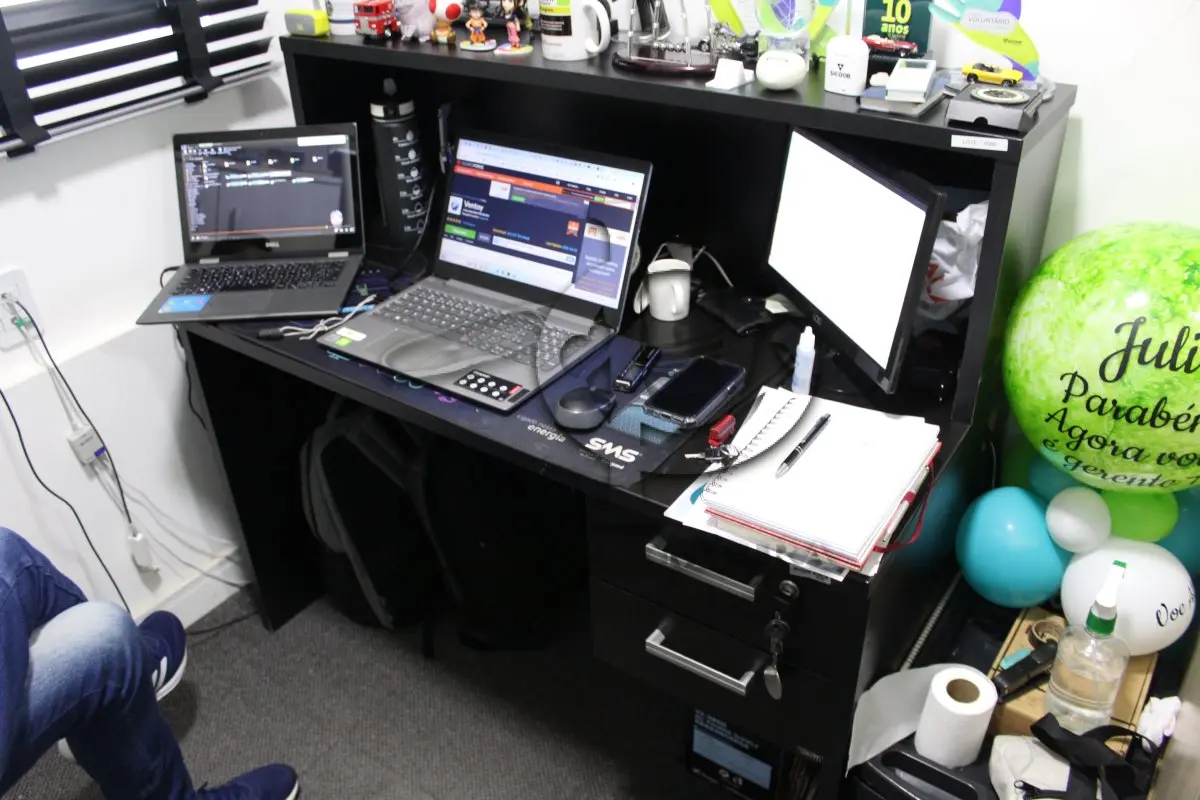 LOTE 0088 - MÓVEL DE ESCRITÓRIO