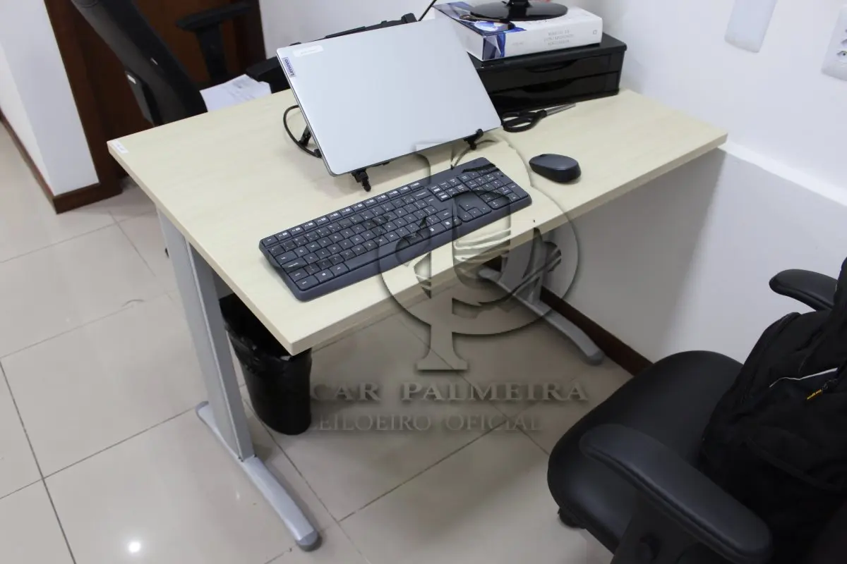 LOTE 0102 - MÓVEL DE ESCRITÓRIO