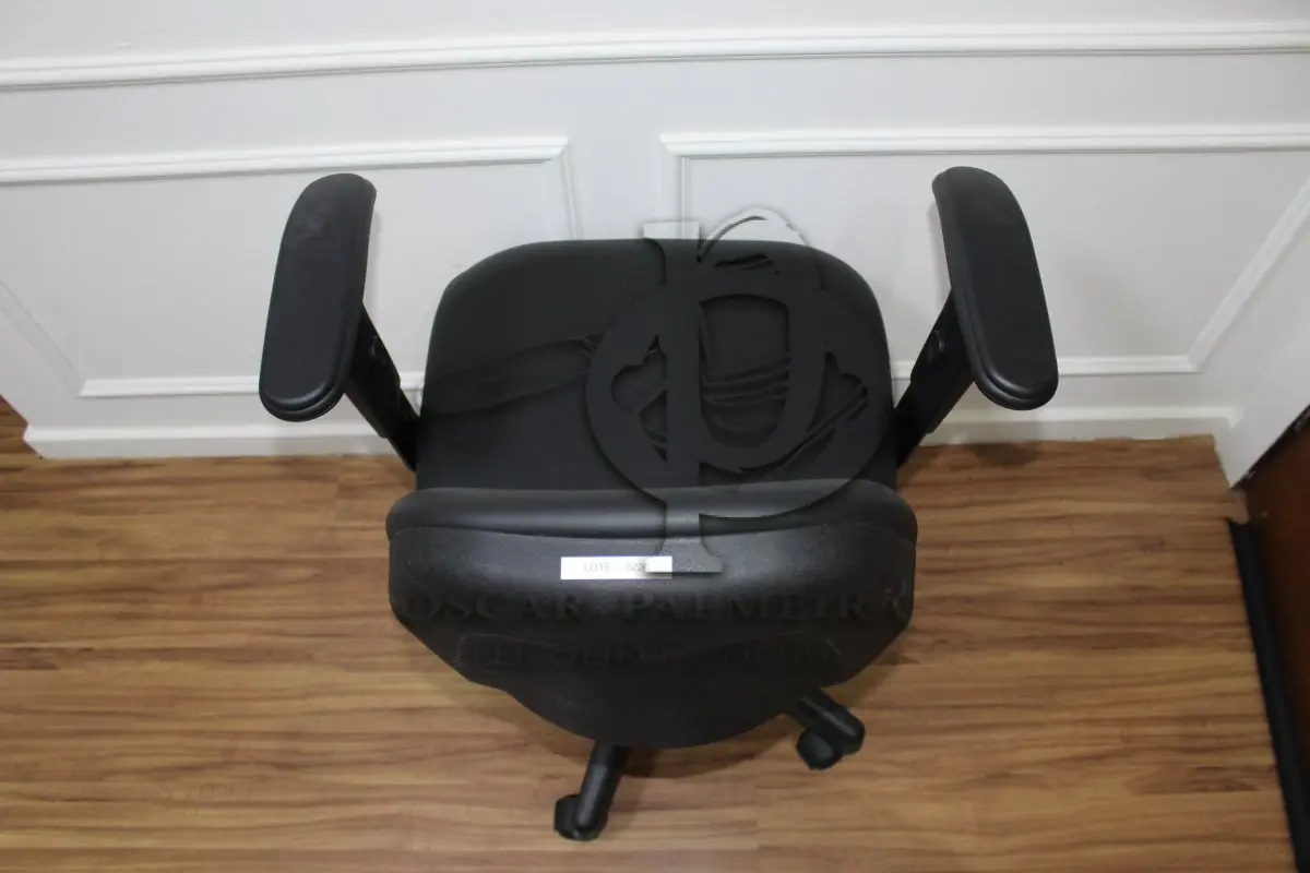 LOTE 0220 - MÓVEL DE ESCRITÓRIO