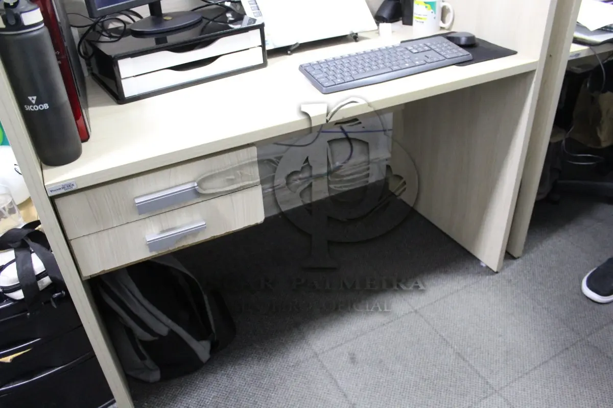 LOTE 0086 - MÓVEL DE ESCRITÓRIO