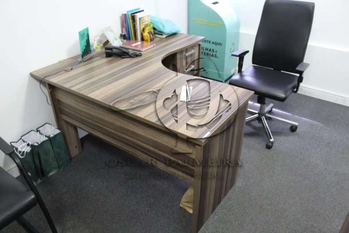 LOTE 0130 - MÓVEL DE ESCRITÓRIO