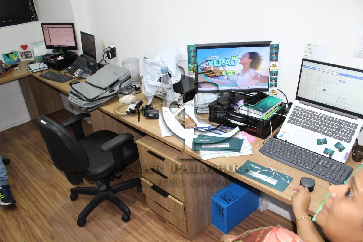 LOTE 0219 - MÓVEL DE ESCRITÓRIO