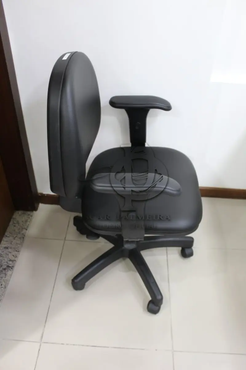 LOTE 0107 - MÓVEL DE ESCRITÓRIO