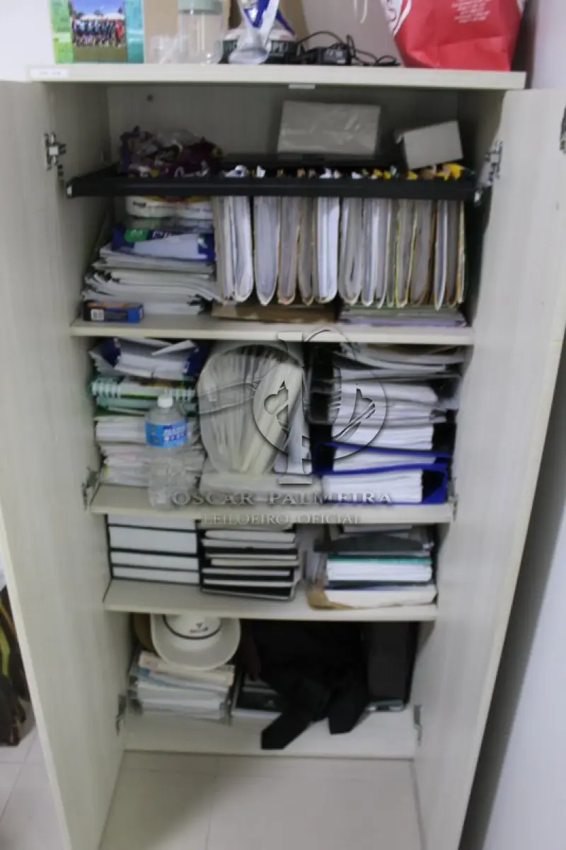 LOTE 0105 - MÓVEL DE ESCRITÓRIO