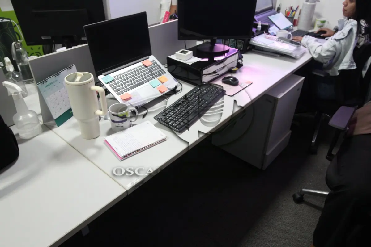 LOTE 0185 - MÓVEL DE ESCRITÓRIO