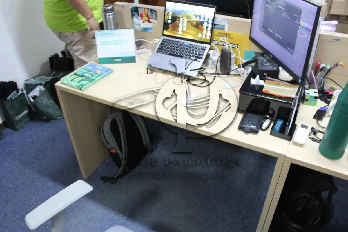 LOTE 0250 - MÓVEL DE ESCRITÓRIO