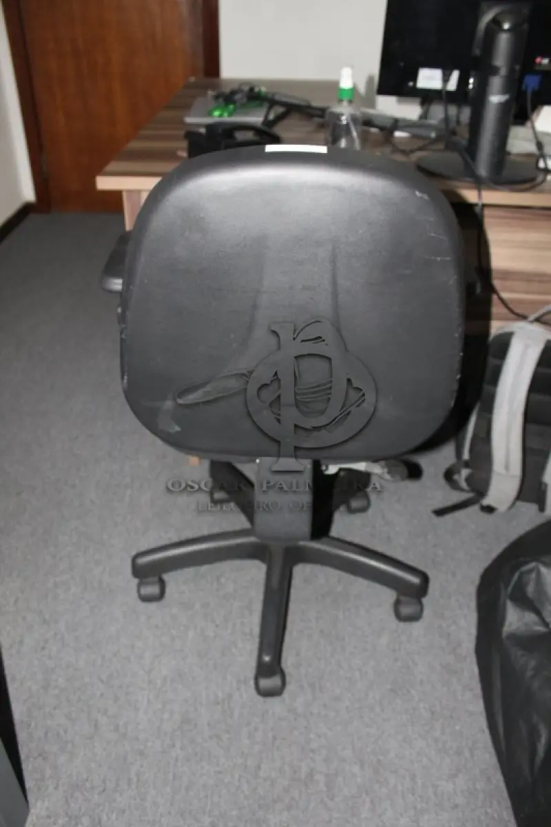 LOTE 0017 - MÓVEL DE ESCRITÓRIO