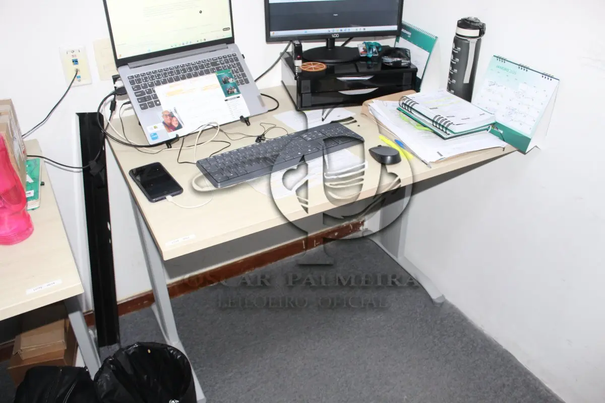 LOTE 0021 - MÓVEL DE ESCRITÓRIO