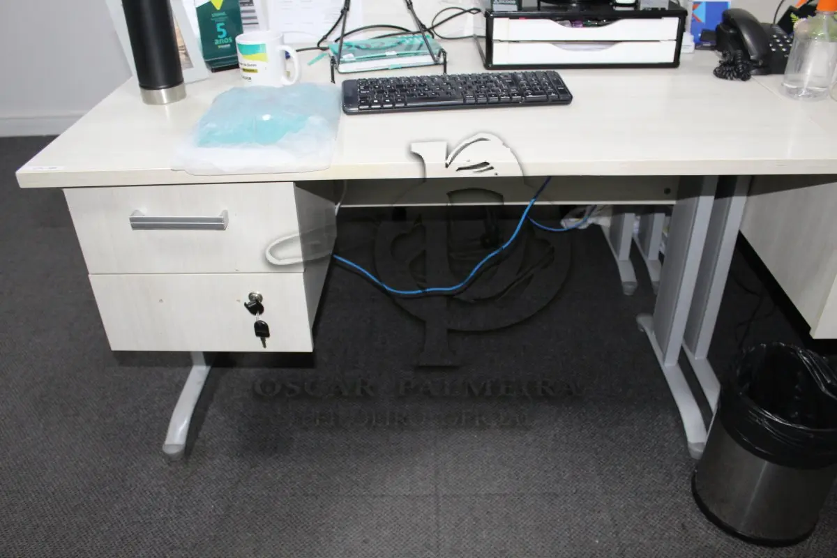 LOTE 0068 - MÓVEL DE ESCRITÓRIO