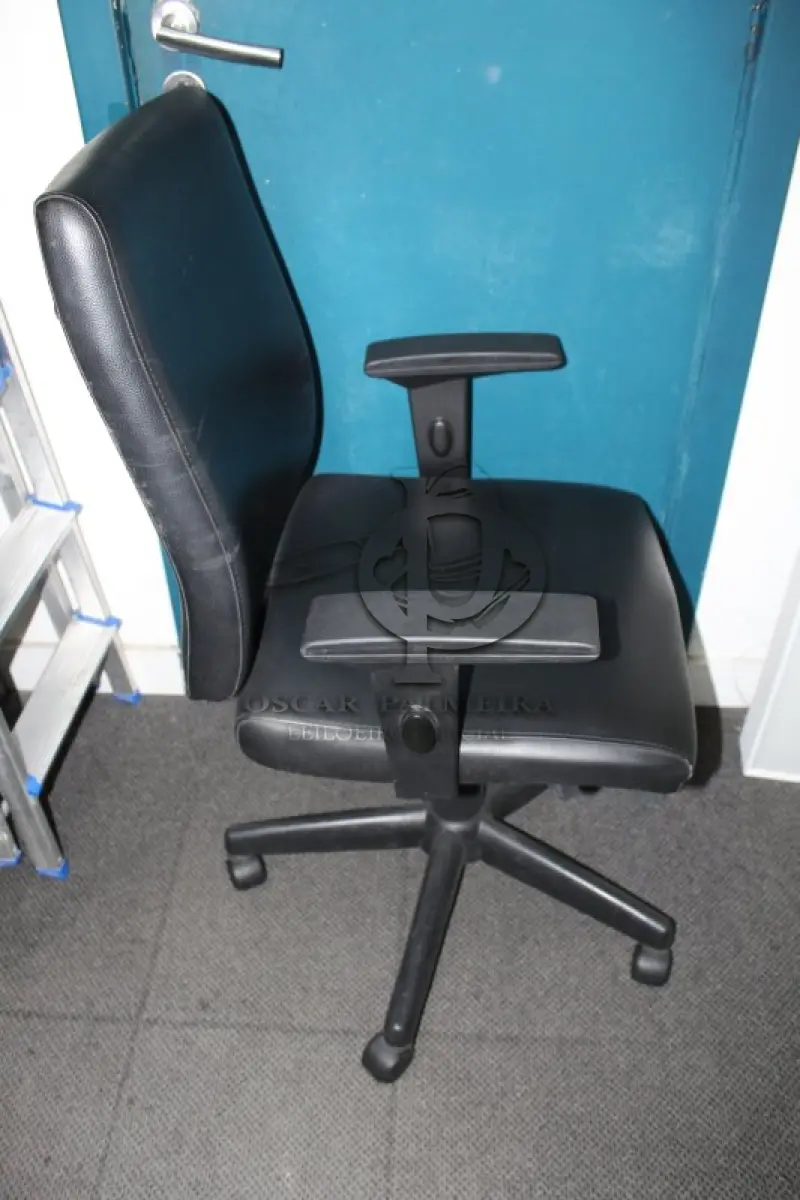 LOTE 0094 - MÓVEL DE ESCRITÓRIO