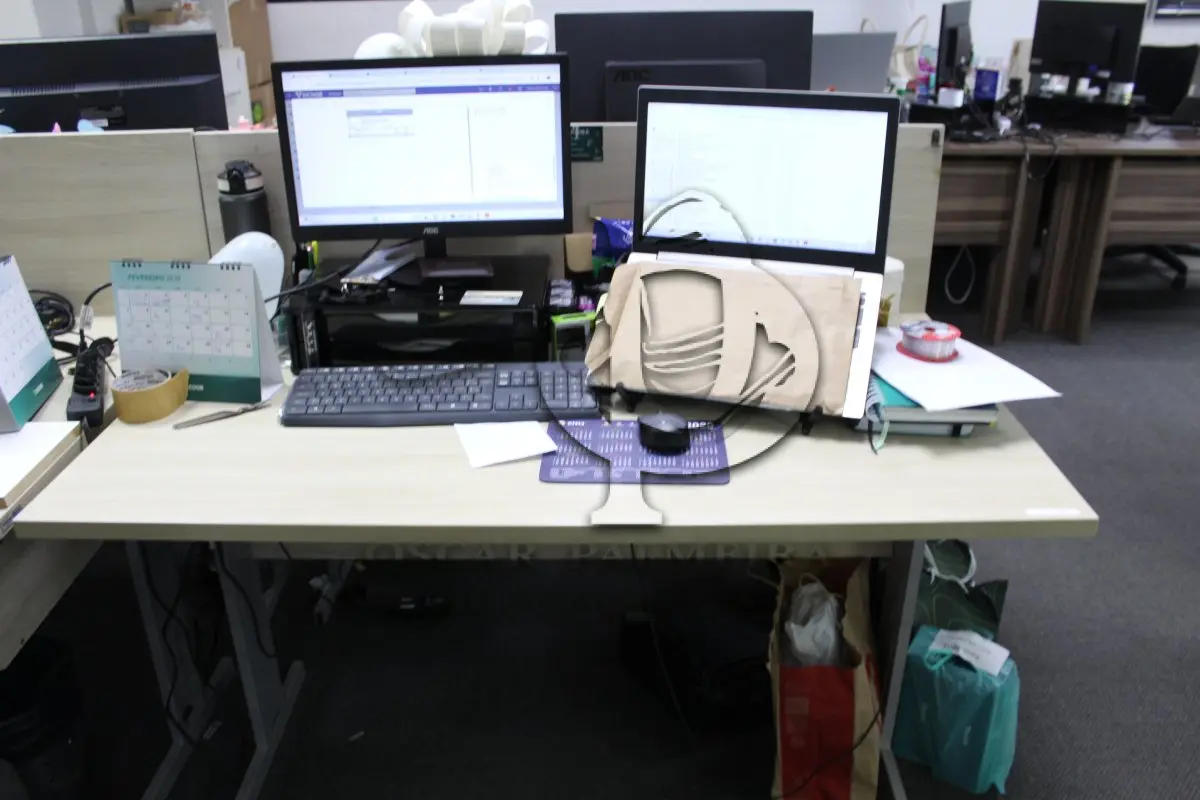 LOTE 0282 - MÓVEL DE ESCRITÓRIO