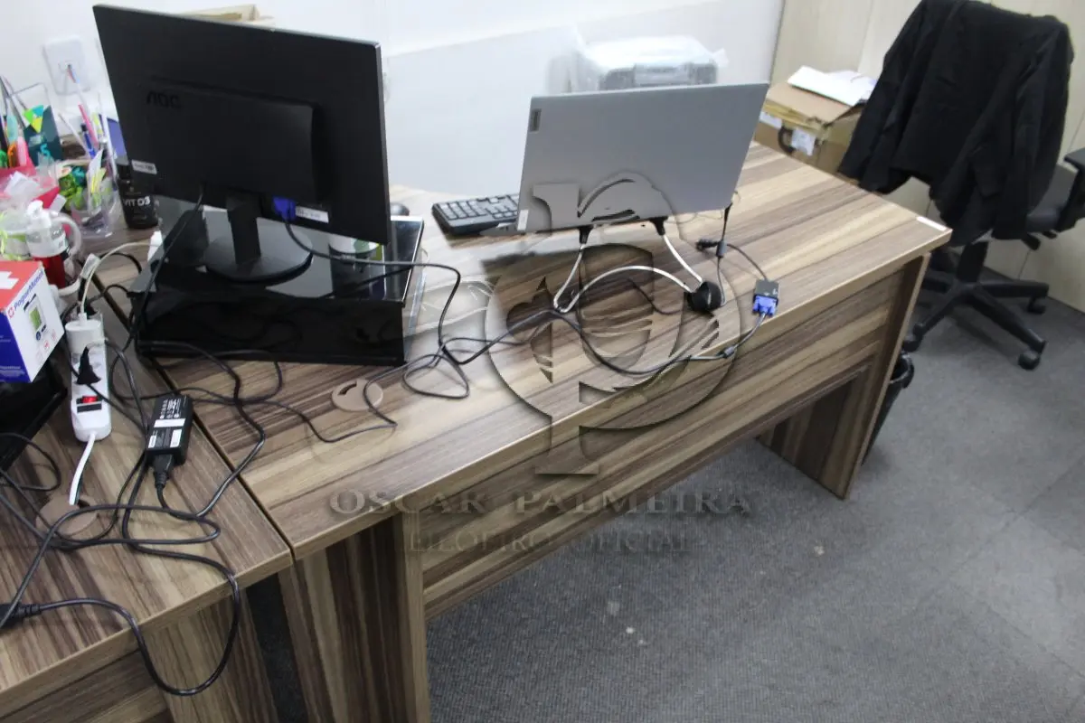 LOTE 0266 - MÓVEL DE ESCRITÓRIO