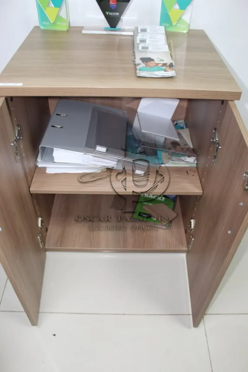 LOTE 0302 - MÓVEL DE ESCRITÓRIO