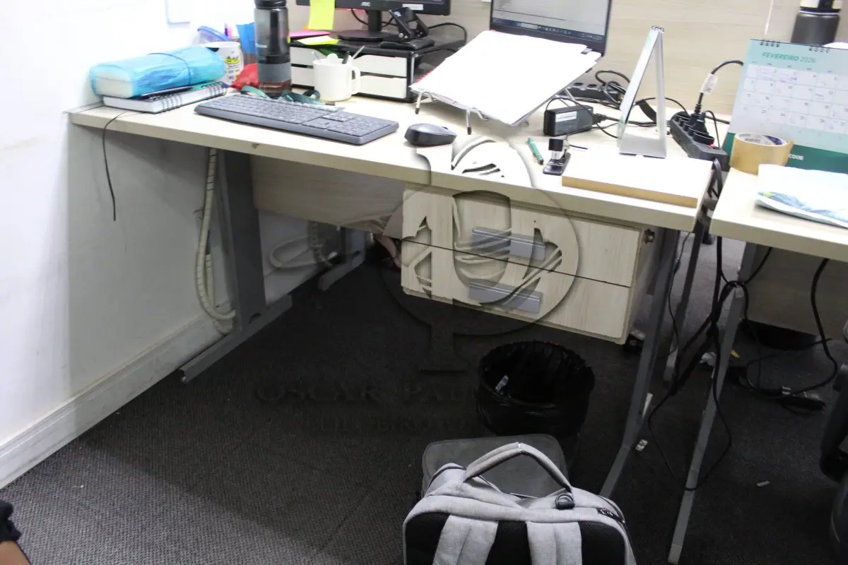 LOTE 0280 - MÓVEL DE ESCRITÓRIO