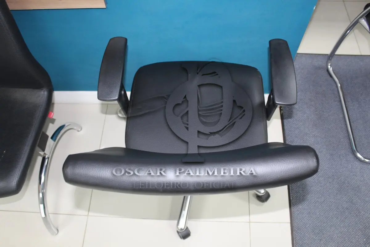 LOTE 0300 - MÓVEL DE ESCRITÓRIO