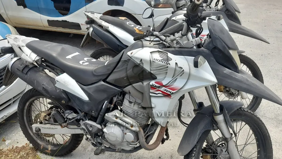 LOTE 031 - VEÍCULO: HONDA/XRE 300 (MOTOR INCOMPLETO), ANO/MOD 2013/2013 / 6ª PARTE FEIRA DE SANTANA
