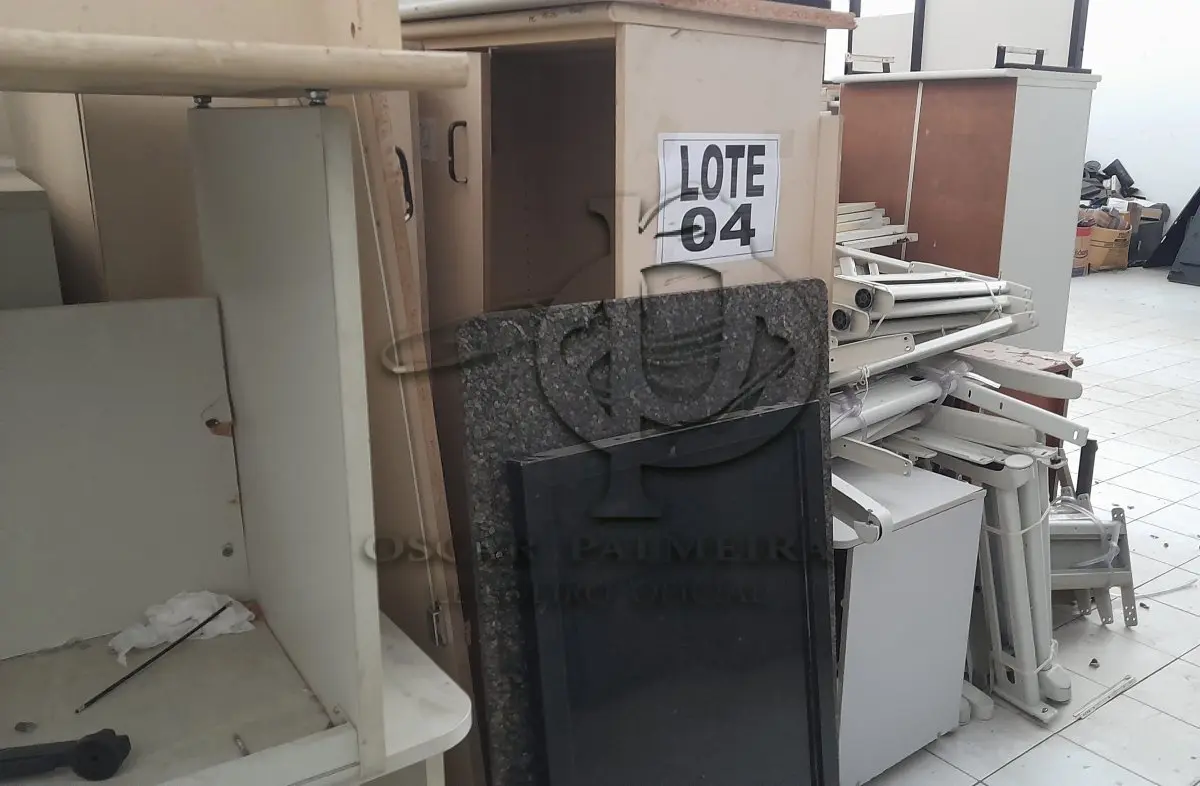 LOTE 004 - DIVERSOS BENS MÓVEIS COMPOSTO / 6ª PARTE FEIRA DE SANTANA