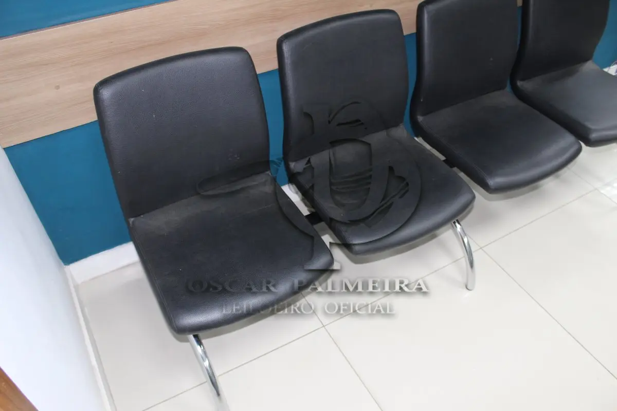 LOTE 0303 - MÓVEL DE ESCRITÓRIO