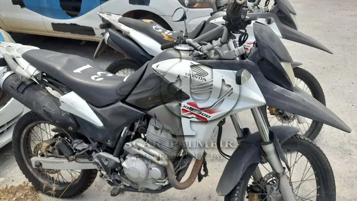 LOTE 031 - VEÍCULO: HONDA/XRE 300 (MOTOR INCOMPLETO), ANO/MOD 2013/2013 / 6ª PARTE FEIRA DE SANTANA