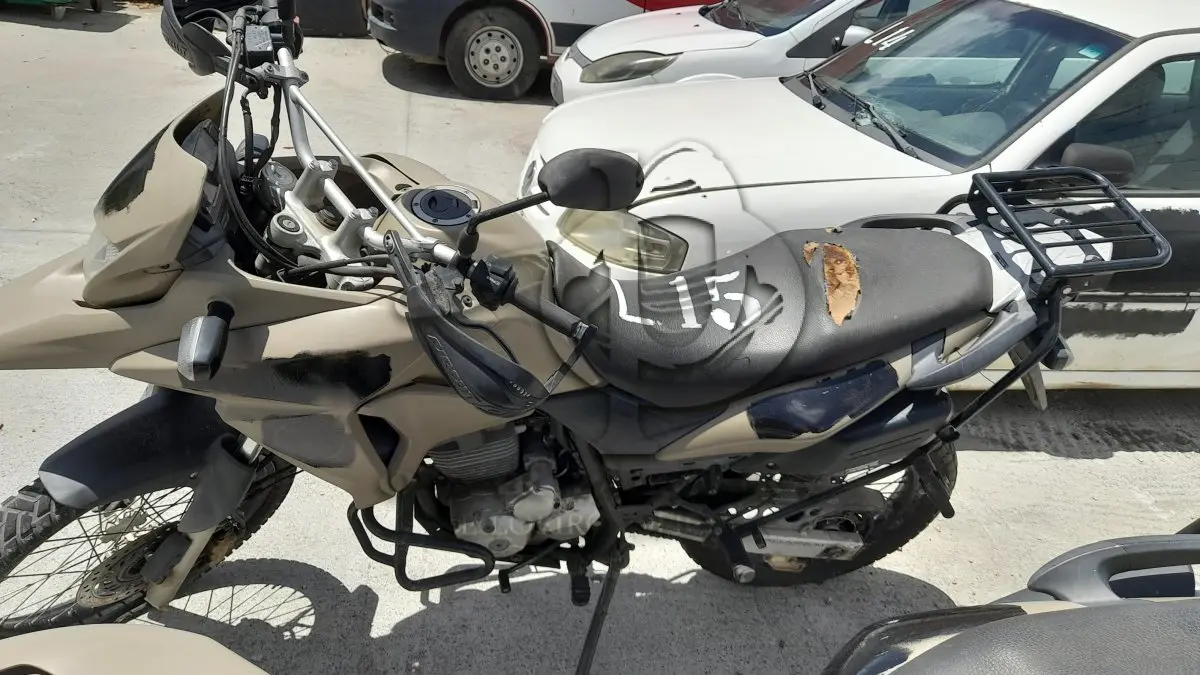 LOTE 015 - VEÍCULO: HONDA/XRE 300 (MOTOR INCOMPLETO), ANO/MOD 2017/2017 / 6ª PARTE FEIRA DE SANTANA