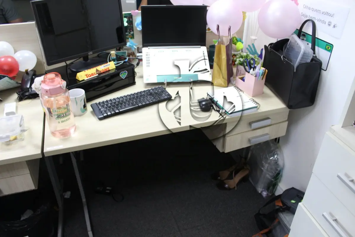 LOTE 0278 - MÓVEL DE ESCRITÓRIO