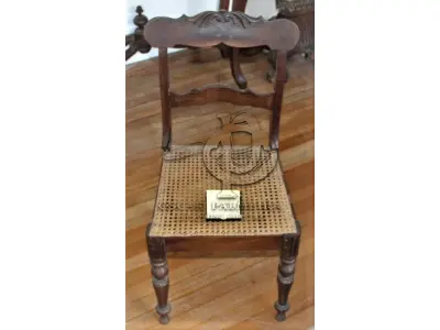 LOTE 072 - CADEIRA