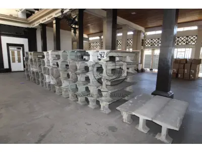 LOTE 004 - DIVERSOS MATERIAIS DE PRÉ-MOLDADOS COMPOSTO DE: BANCOS DE CIMENTO PRÉ-MOLDADOS