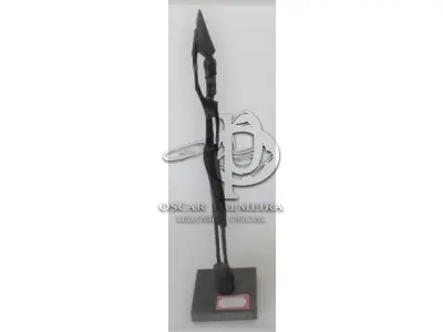 LOTE 057 - ESCULTURA