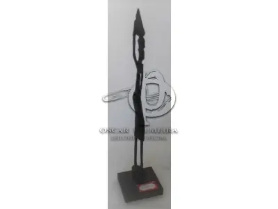 LOTE 057 - ESCULTURA