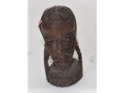 LOTE 056 - ESCULTURA